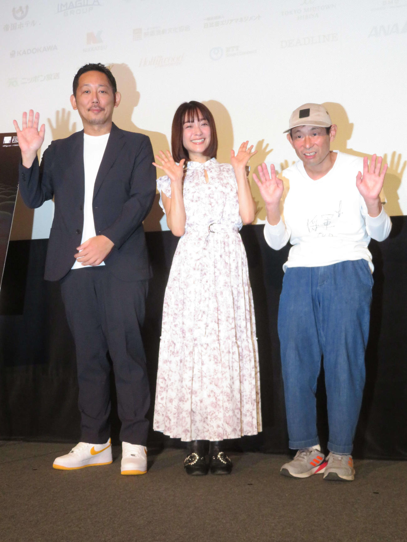 東京国際映画祭Nippon Cinema Now部門で行われた、入江悠監督の特集上映「SR　サイタマノラッパー」舞台あいさつで笑みを浮かべる、左から入江悠監督、みひろ、水澤紳吾（撮影・村上幸将）