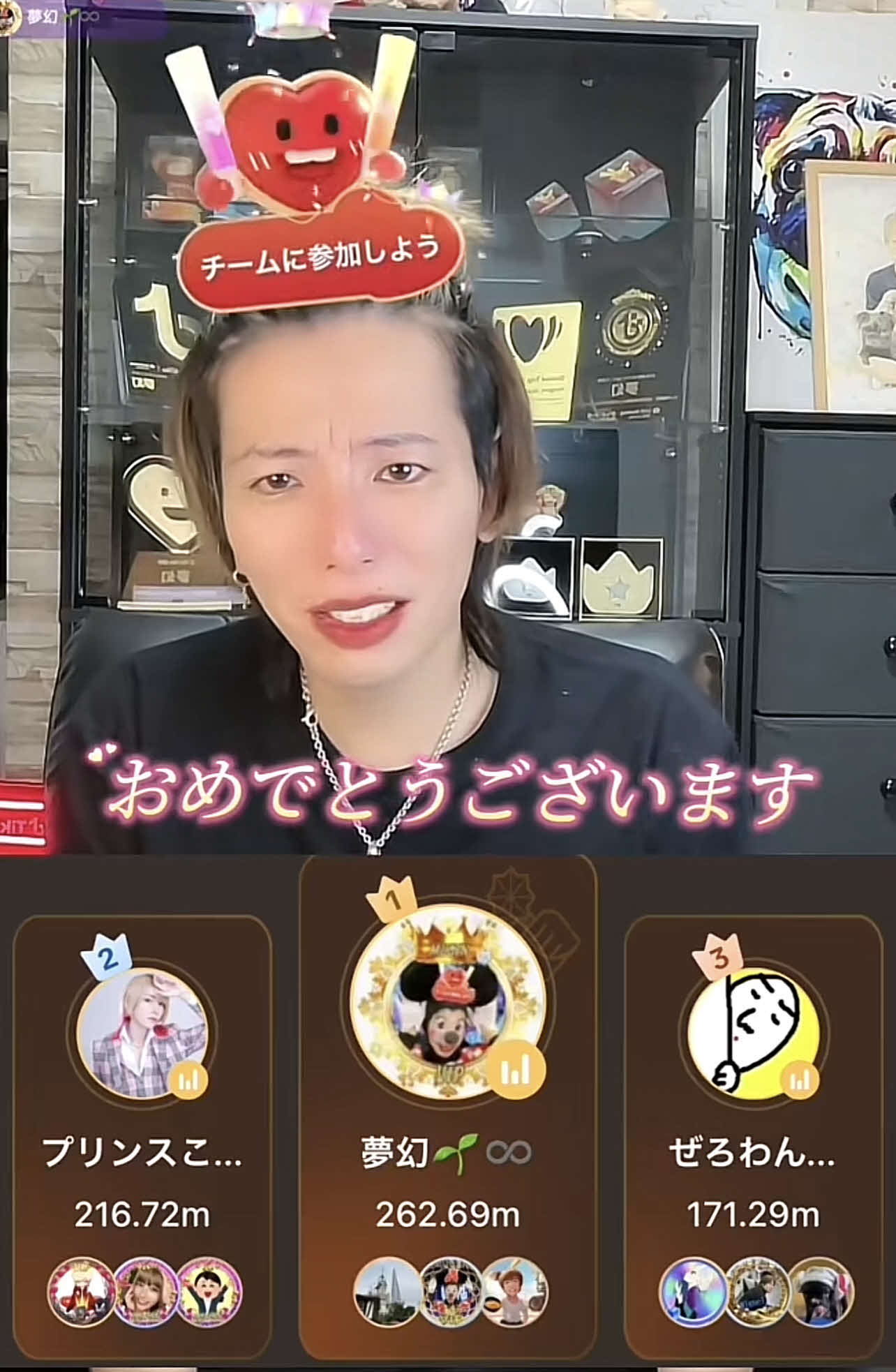 配信でファンにあいさつする人気ライバーの夢幻