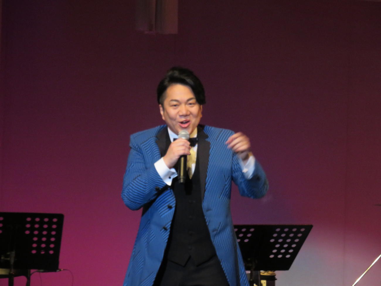 15周年のラストデーに熱唱するこおり健太
