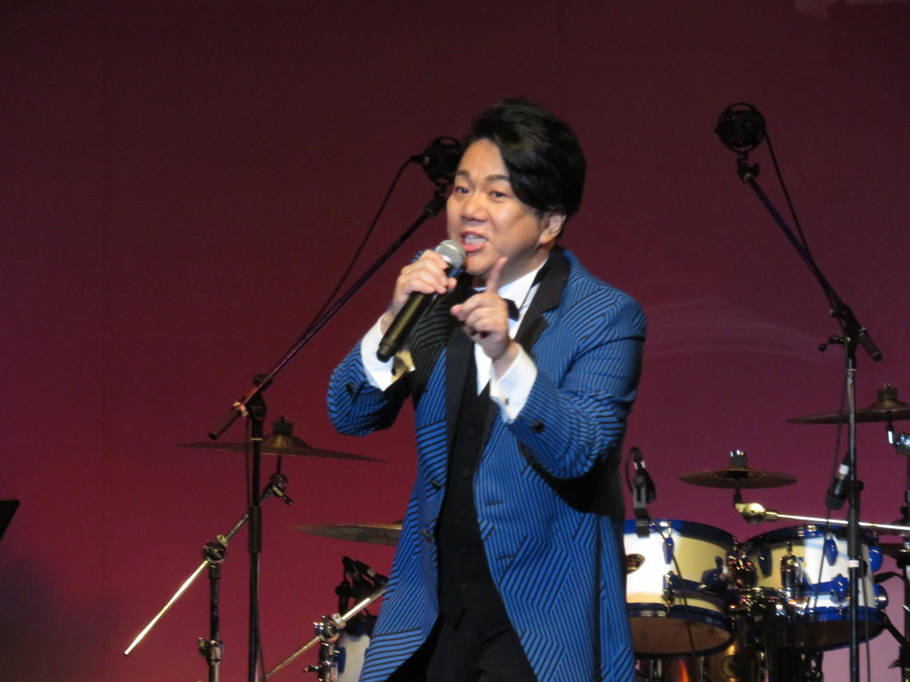 15周年のラストデーに熱唱するこおり健太
