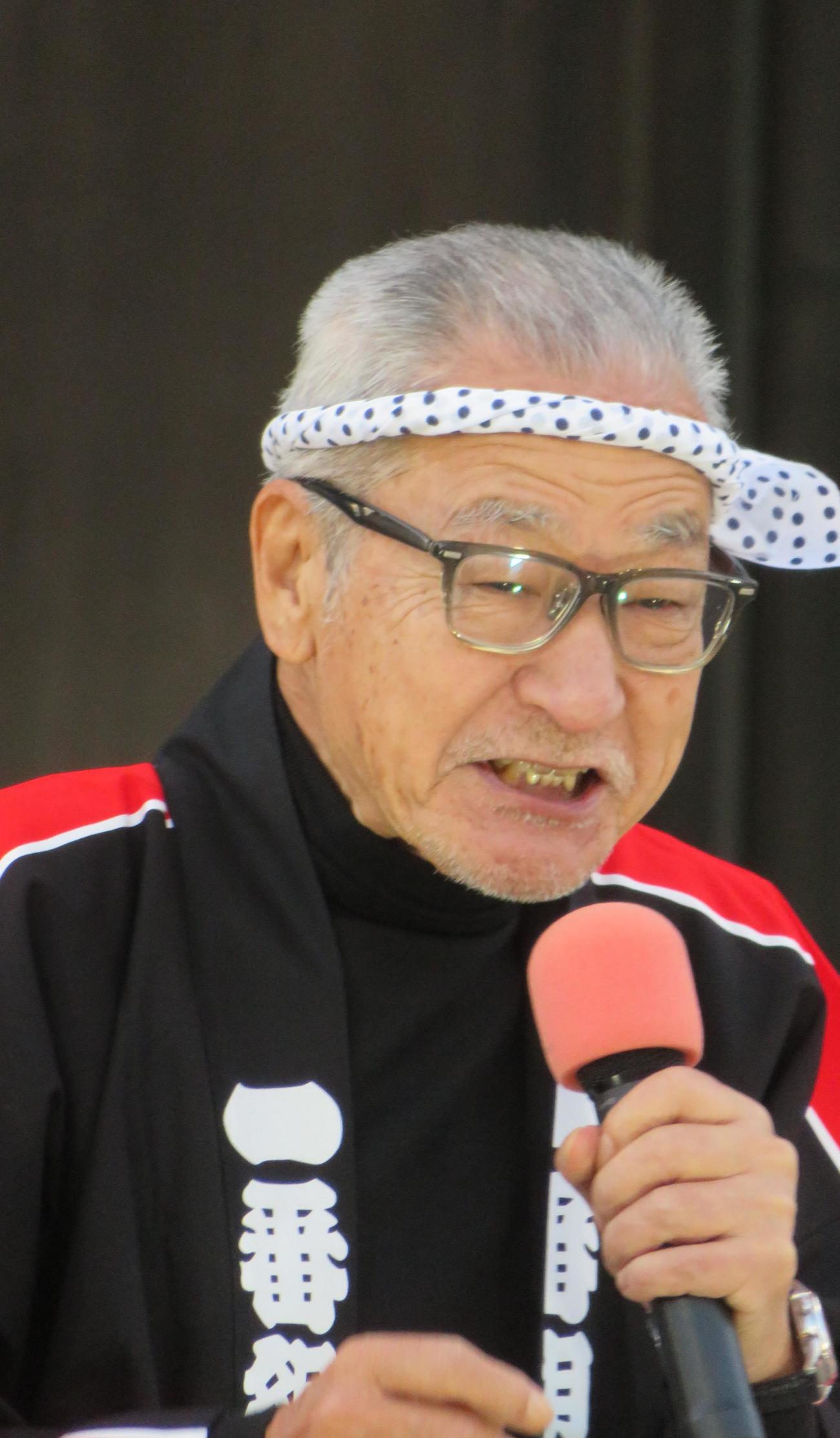 熱唱する大竹まこと
