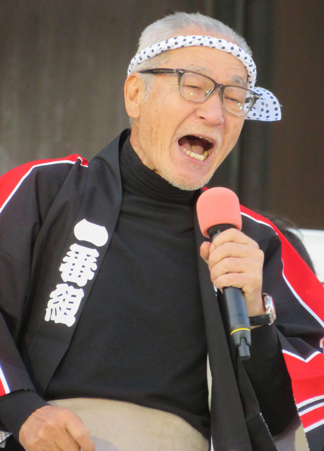 熱唱する大竹まこと