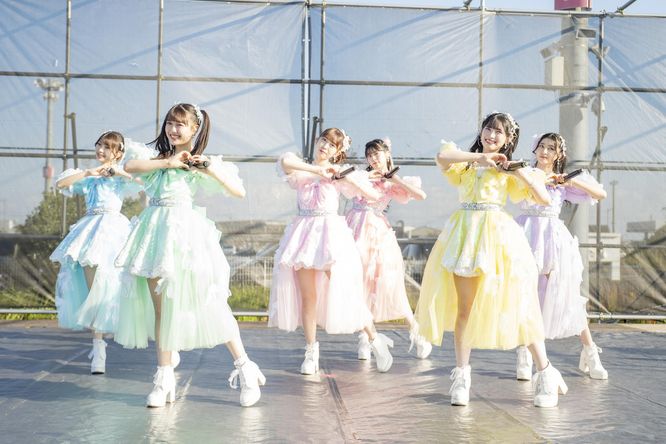イオンモールむさし村山でフリーライブを行った超ときめき♡宣伝部