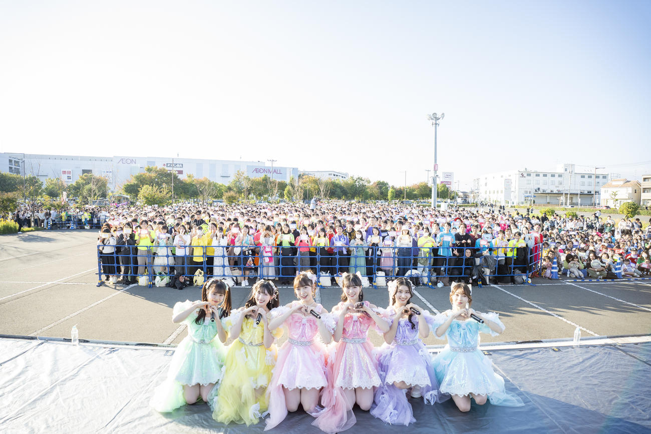 イオンモールむさし村山でフリーライブを行った超ときめき♡宣伝部