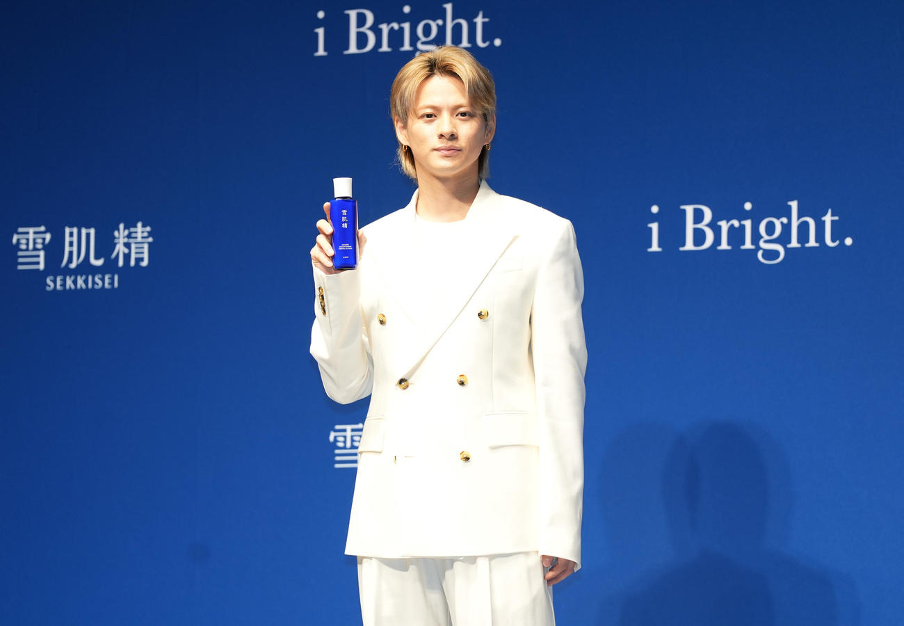 「雪肌精　新・グローバルブランドミューズ就任発表会」に登壇したNumber＿iの平野紫耀（撮影・鈴木みどり）