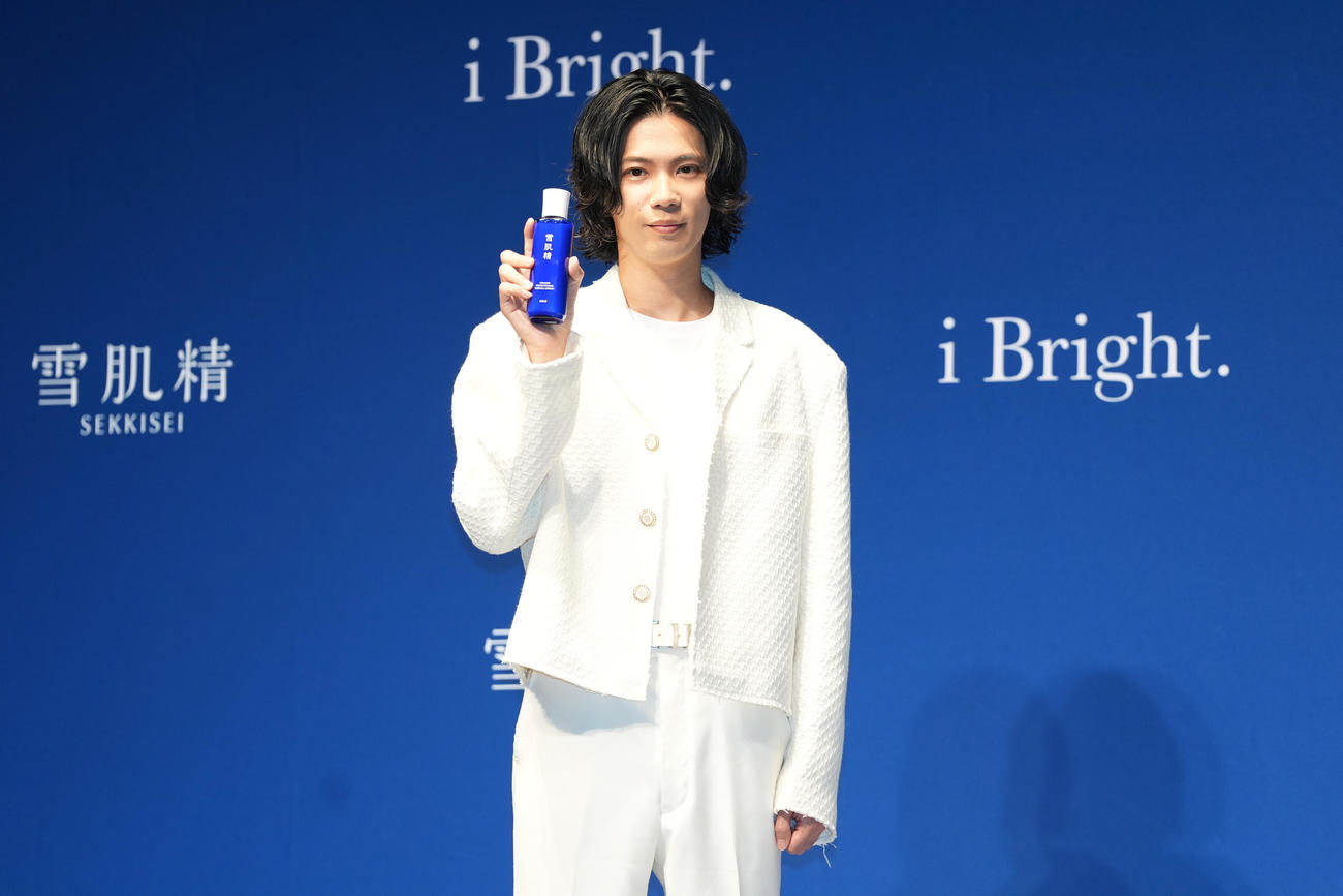 「雪肌精　新・グローバルブランドミューズ就任発表会」に登壇したNumber＿iの神宮寺勇太（撮影・鈴木みどり）