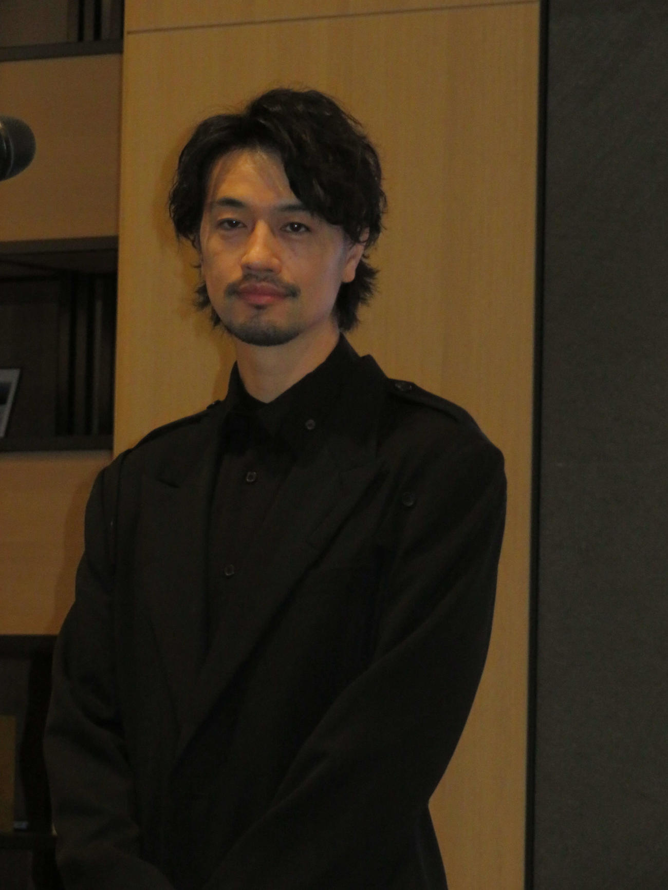 東京国際映画祭エシカル・フィルム賞授賞式に登壇した、審査委員長の斎藤工（撮影・村上幸将）