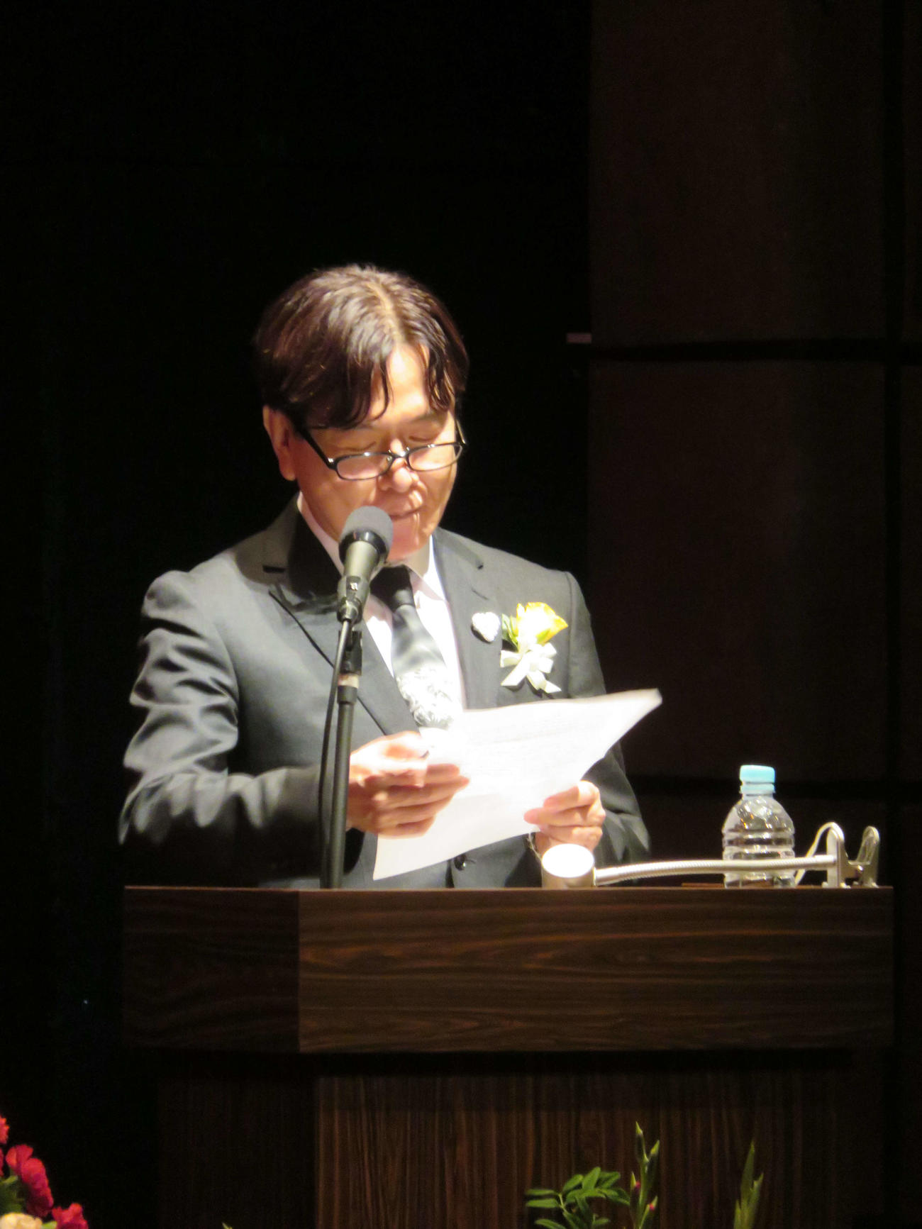 「松野太紀を送る会」で松野さんとの思い出を語る声優の三ツ矢雄二