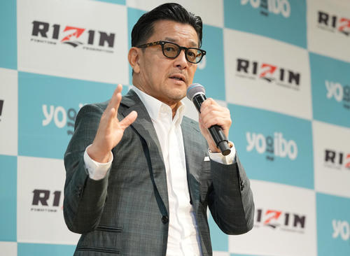 「RIZINガール2025」最終オーディションであいさつする榊原信行CEO（撮影・垰建太）