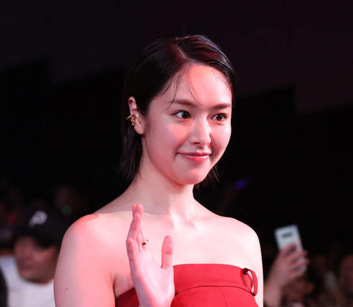 唐田えりか、美背中あらわなキャミワンピ姿の近影披露　１日に公式インスタグラムを開始