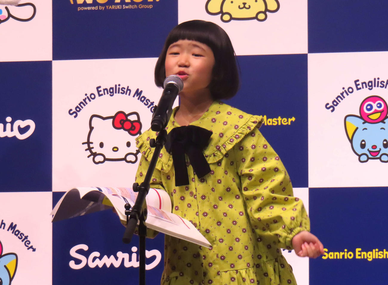 英語でのアフレコに挑戦する永尾柚乃