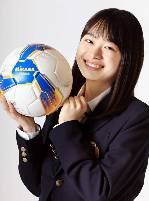 元サッカー少女の月島琉衣が「やりたかった」高校サッカー第20代応援マネに　好きな選手は三苫薫