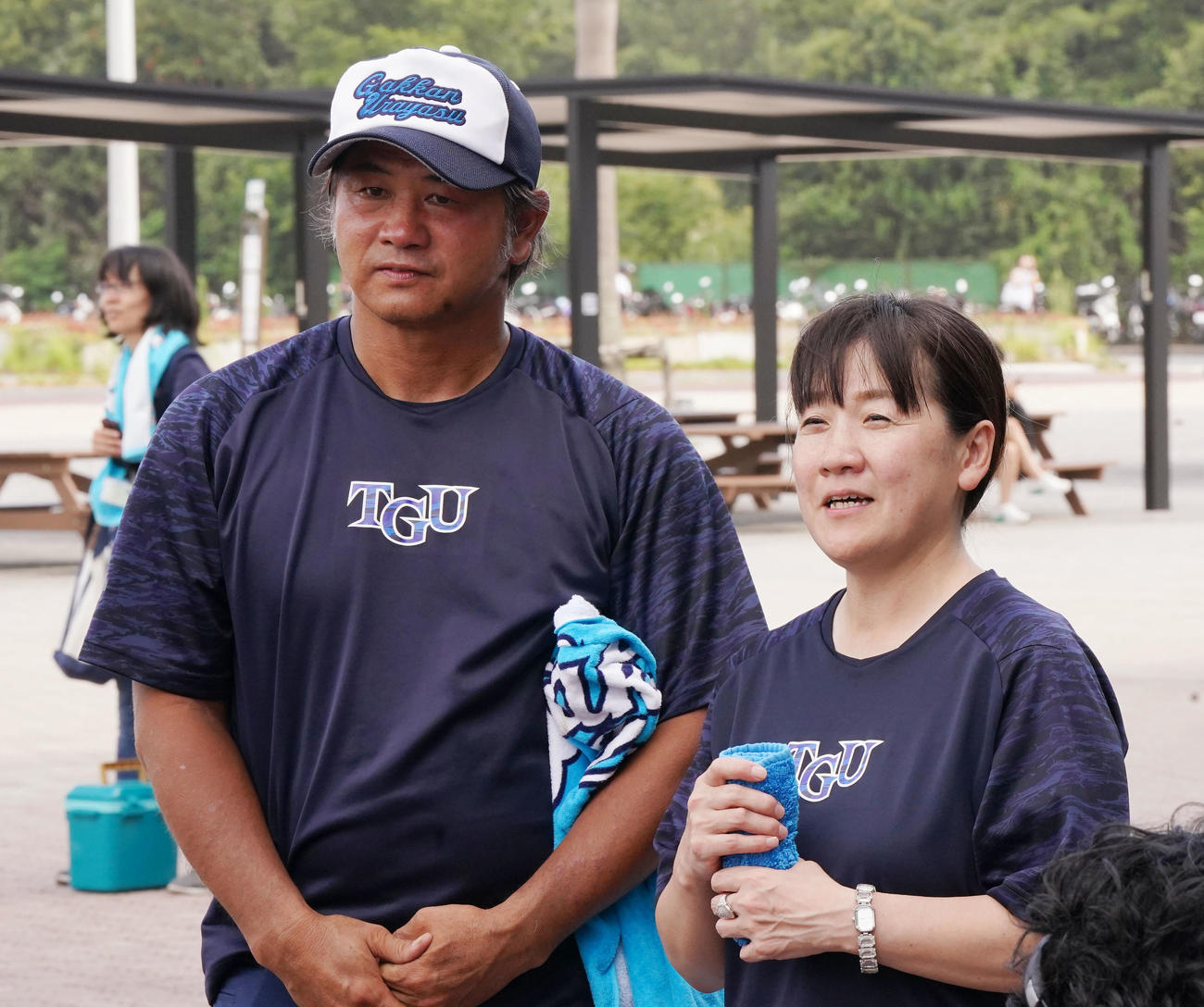 谷佳知氏と亮子さん（2023年7月撮影）