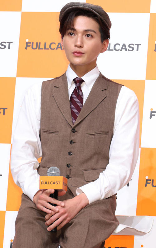 衝撃！180cm俳優より座高が高い162cmピン芸人にＸ爆笑「立つと身長違いすぎwww」「足長すぎ」