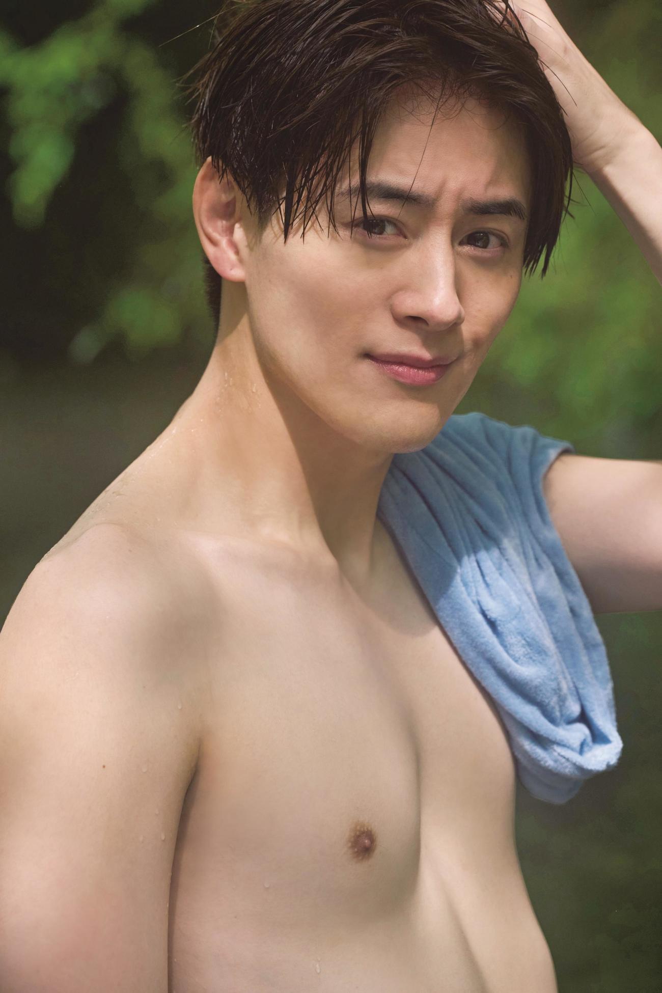 SHOW－WAのファースト写真集「最後の恋人」の向山毅の先行カット
