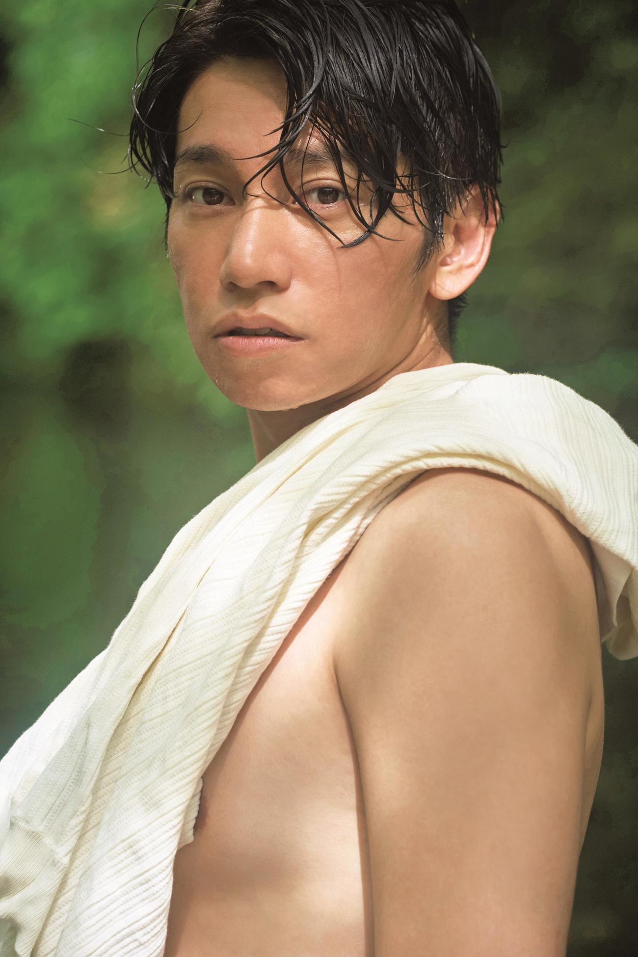 SHOW－WAのファースト写真集「最後の恋人」の山本佳志の先行カット