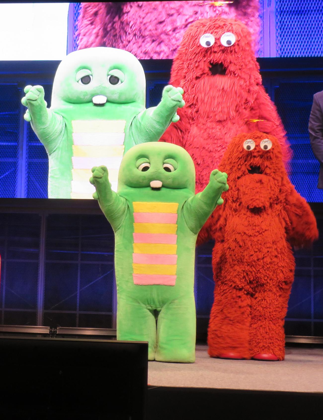 ガチャピン（左）とムック