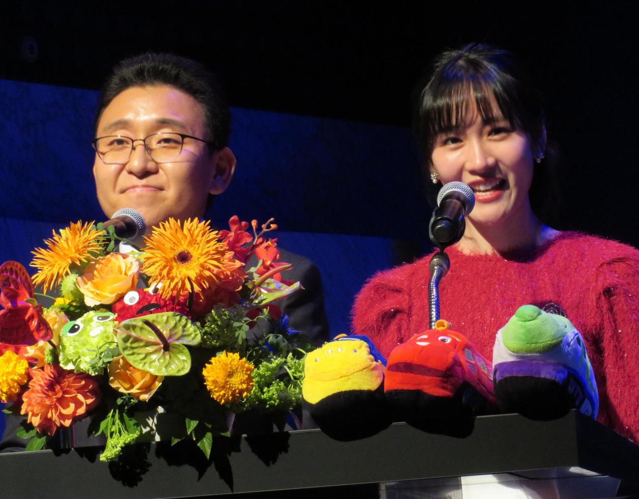 司会を務めた上垣皓太郎（左）と岸本理沙の両アナウンサー