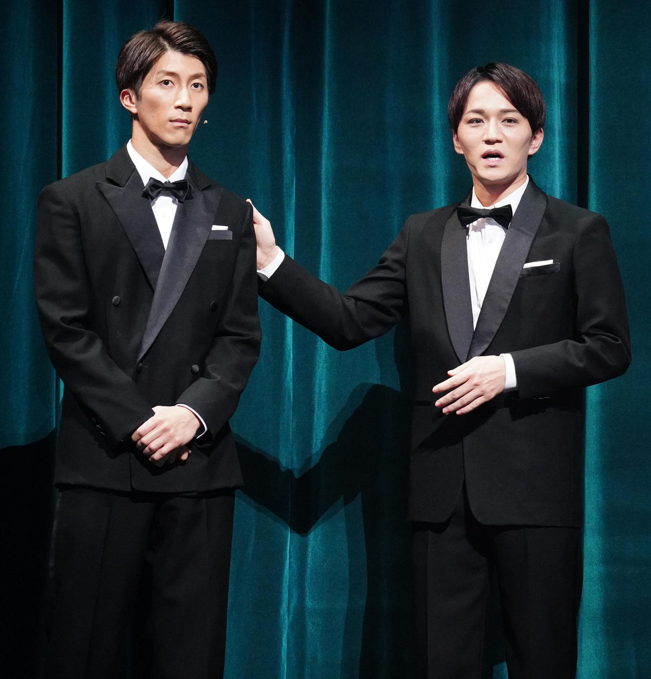 ミュージカル「プロデューサーズ」で会見する■（■はサンズイにウカンムリにマユ毛のマユの目が貝）田崇裕（左）と神山智洋（撮影・中島郁夫）
