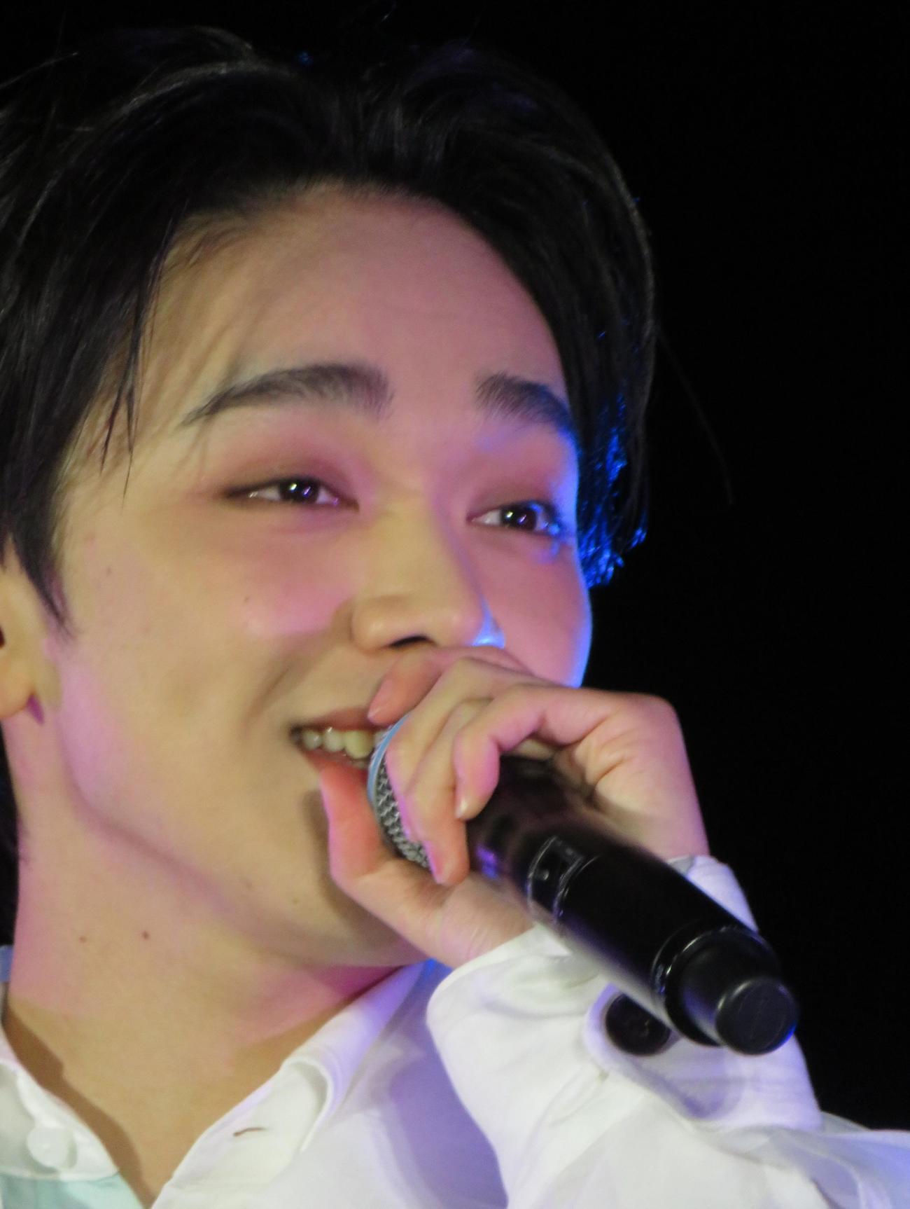 明治神宮外苑でミニライブを行った宮世琉弥