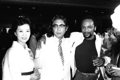 クインシー・ジョーンズさん逝く　その偉大さと43年前の熱い抱擁を思い出す