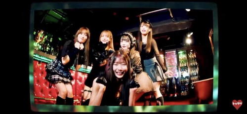 トゥラブが美脚MV「前髪チョッキン」を公開　ギフテッド立花奈央子がプロデュース