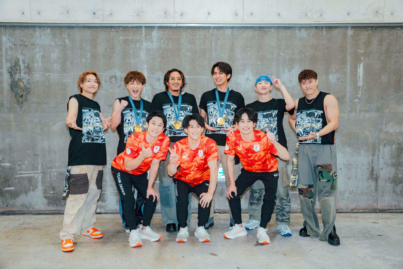 「GENERATIONS LIVE TOUR 2024”GENERATIONS 2．0”」広島公演にスペシャルゲストとして登場した、前列左から谷川航、橋本大輝、萱和磨