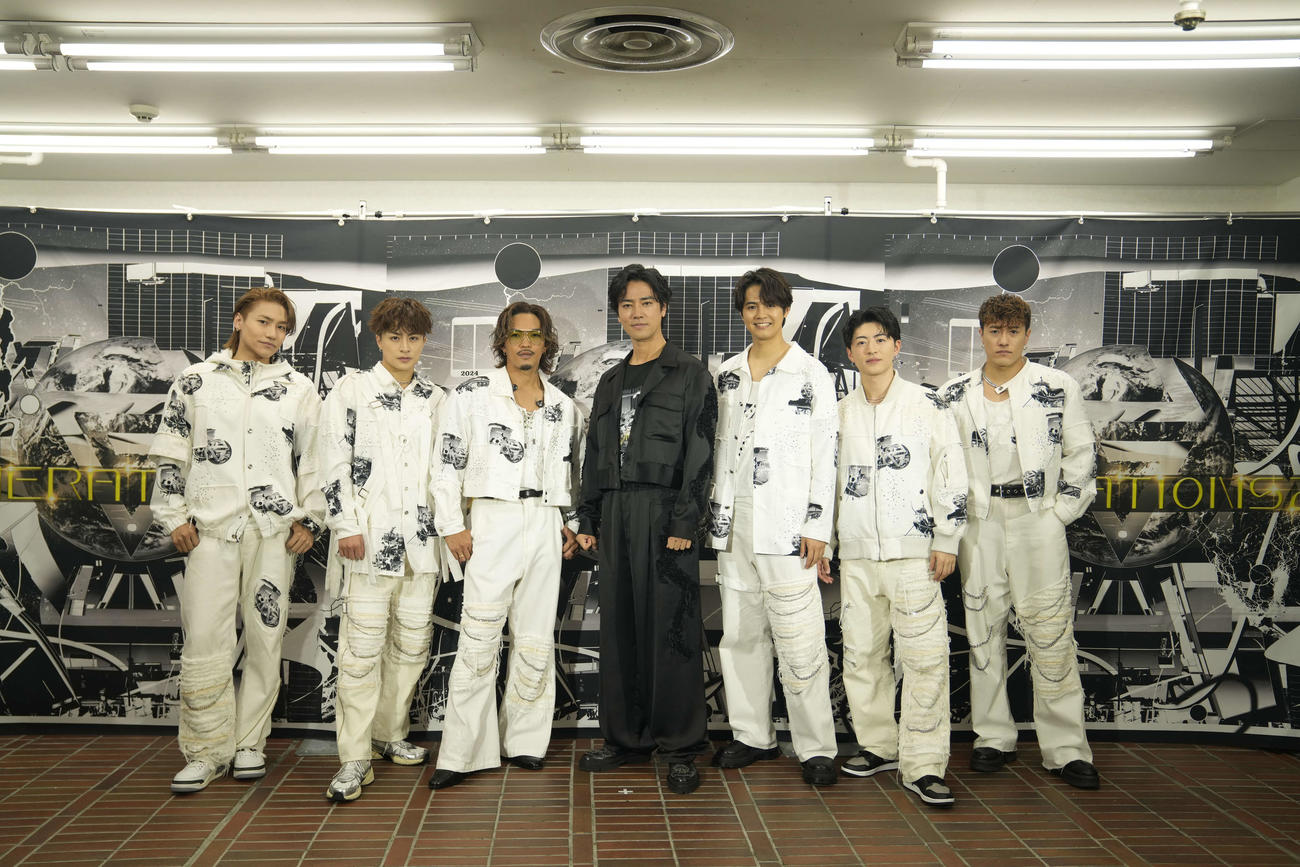 「GENERATIONS LIVE TOUR 2024”GENERATIONS 2．0”」神戸公演にスペシャルゲストとして登場した桐谷健太（中央）とGENERATIONS