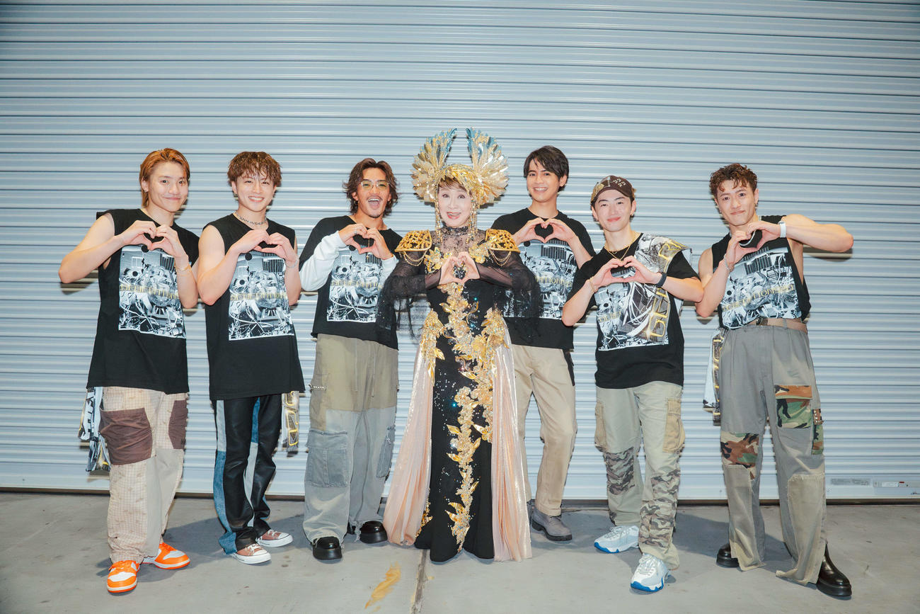「GENERATIONS LIVE TOUR 2024”GENERATIONS 2．0”」福岡公演にスペシャルゲストとして登場した小林幸子（中央）とGENERATIONS