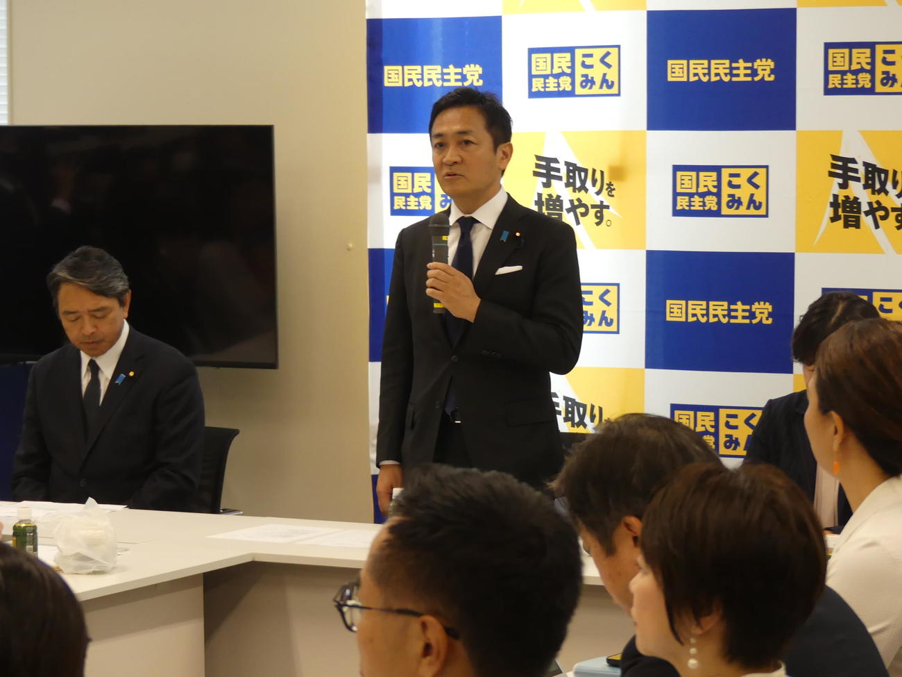国民民主党の両院議員総会で、不倫報道について触れ謝罪する玉木雄一郎代表（撮影・中山知子）