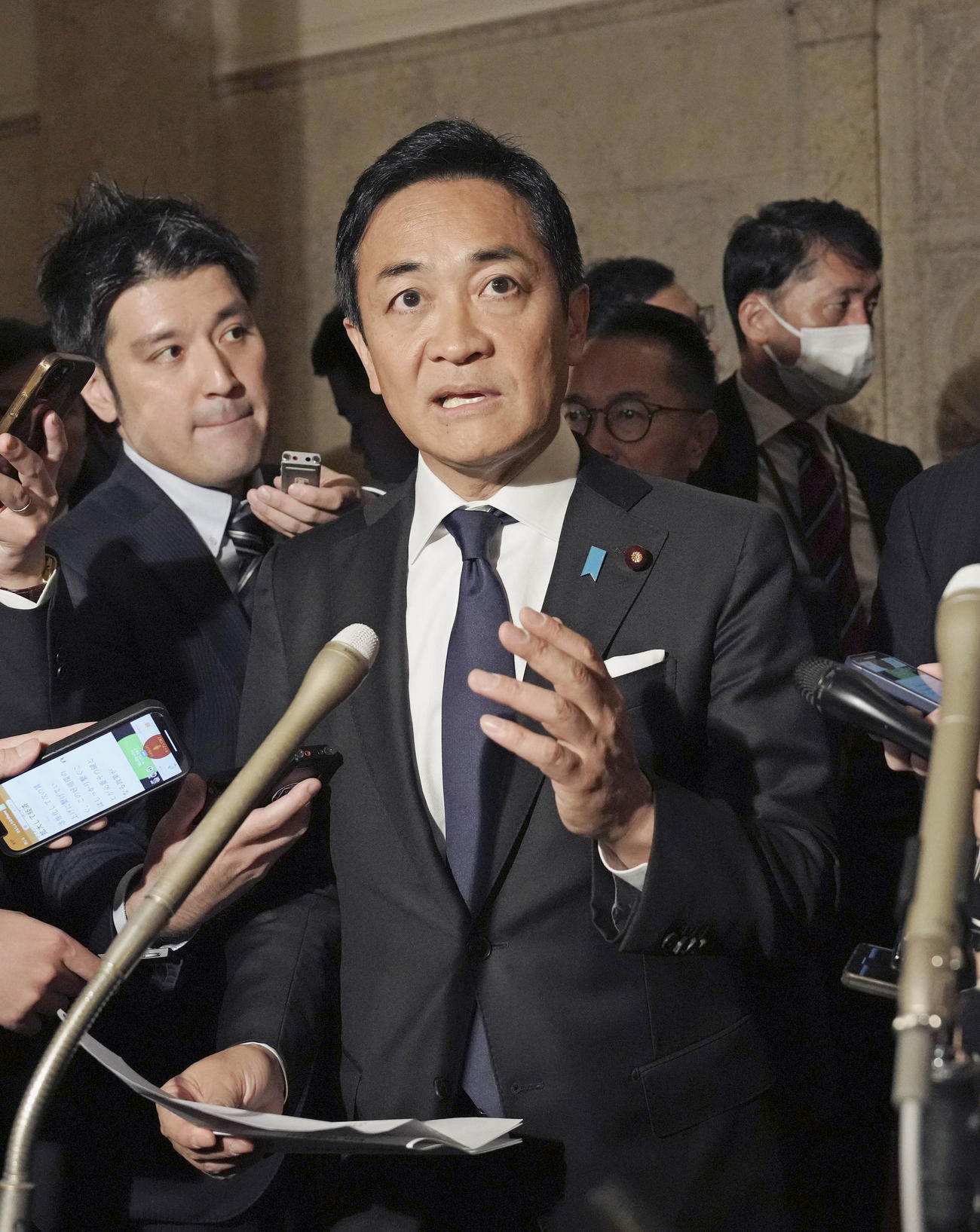 石破首相との会談後、取材に応じる国民民主党の玉木雄一郎代表＝11日午前9時17分、国会（共同）