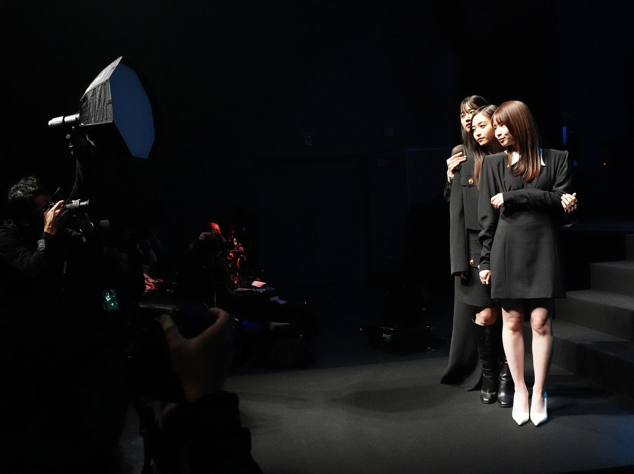 「anan AWARD 2024」フォーカス部門を受賞した乃木坂46の5期生。左から五百城茉央、井上和、菅原咲月（撮影・江口和貴）