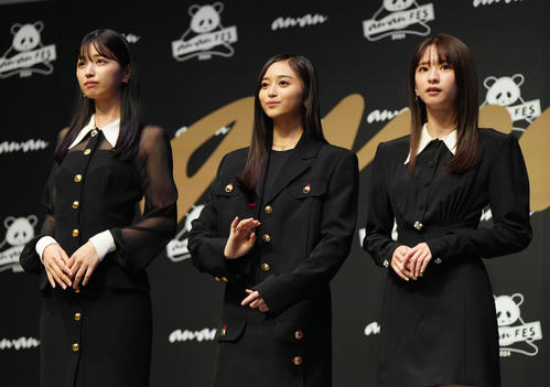 「anan AWARD 2024」フォーカス部門を受賞した乃木坂46の5期生。左から五百城茉央、井上和、菅原咲月（撮影・江口和貴）