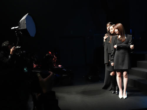 「anan AWARD 2024」フォーカス部門を受賞した乃木坂46の5期生。左から五百城茉央、井上和、菅原咲月（撮影・江口和貴）