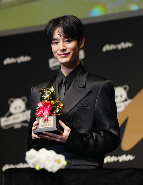 「一条天皇」でブレイクの塩野彰久、演じてみたい役は「国語教師」　anan AWARD受賞