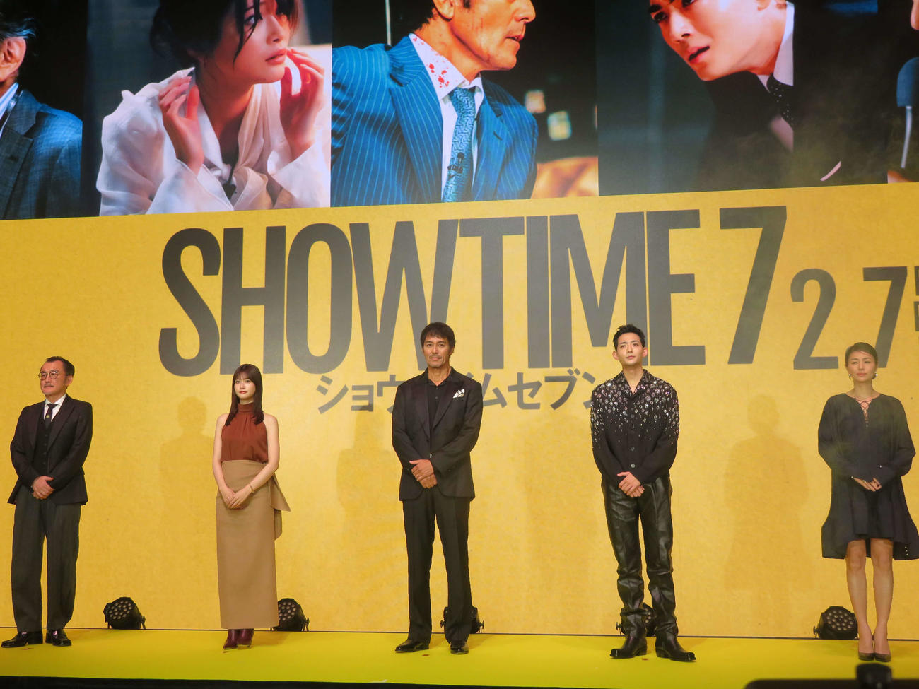 阿部寛（中央）の主演映画「ショウタイムセブン」（への出演が発表された、左から吉田鋼太郎、生見愛瑠、1人おいて竜星涼、井川遥（撮影・村上幸将）