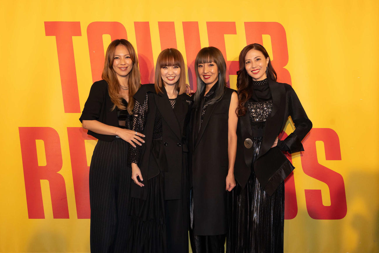「BOOM BOOM BOMB－BA－YA」リリース記念イベントに登場したMAX。左からLINA、MINA、REINA、NANA
