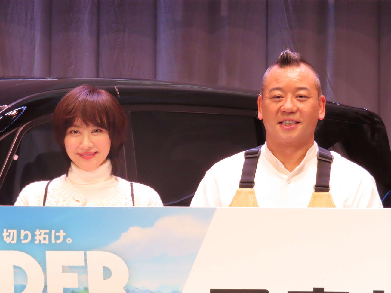 「NISSAN SERENA Presents WONDER HUNTER」発表会に出席した山口もえ（左）とバイきんぐ西村瑞樹
