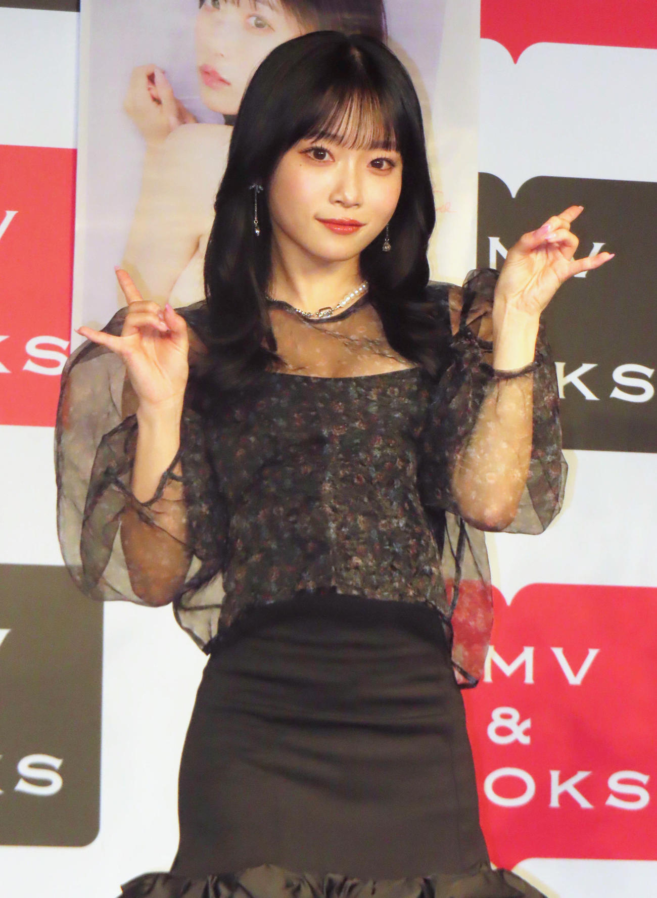 ファースト写真集「tinto」（光文社）発売記念会見に登壇した＃ババババンビ岸みゆ