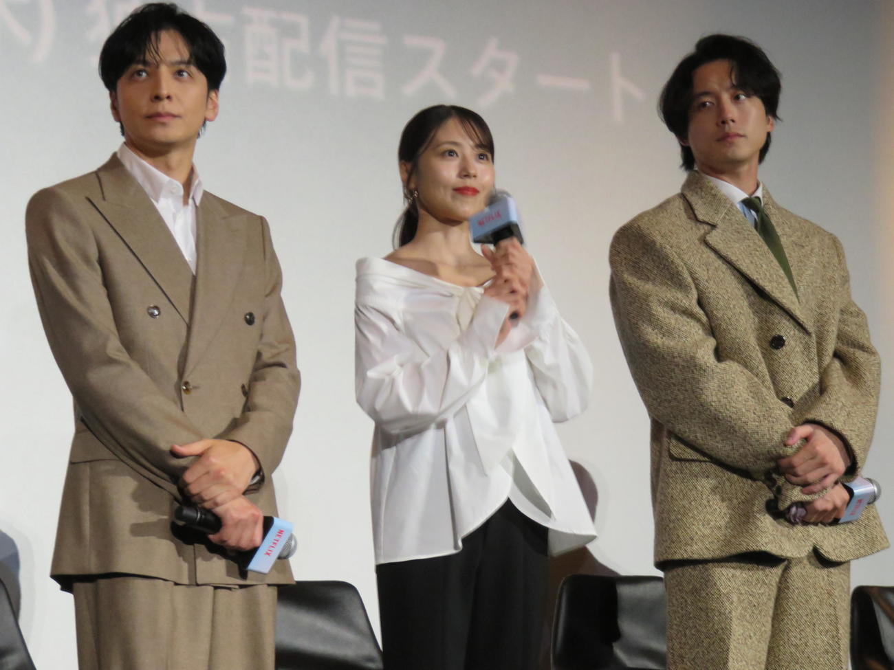 Netflixシリーズ「さよならのつづき」の前夜祭ジャパンプレミアに登壇した、左から生田斗真、有村架純、坂口健太郎