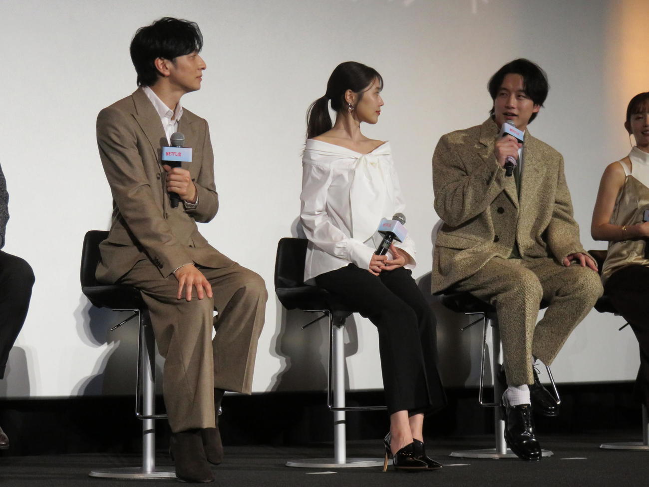 Netflixシリーズ「さよならのつづき」の前夜祭ジャパンプレミアに登壇した、左から生田斗真、有村架純、坂口健太郎
