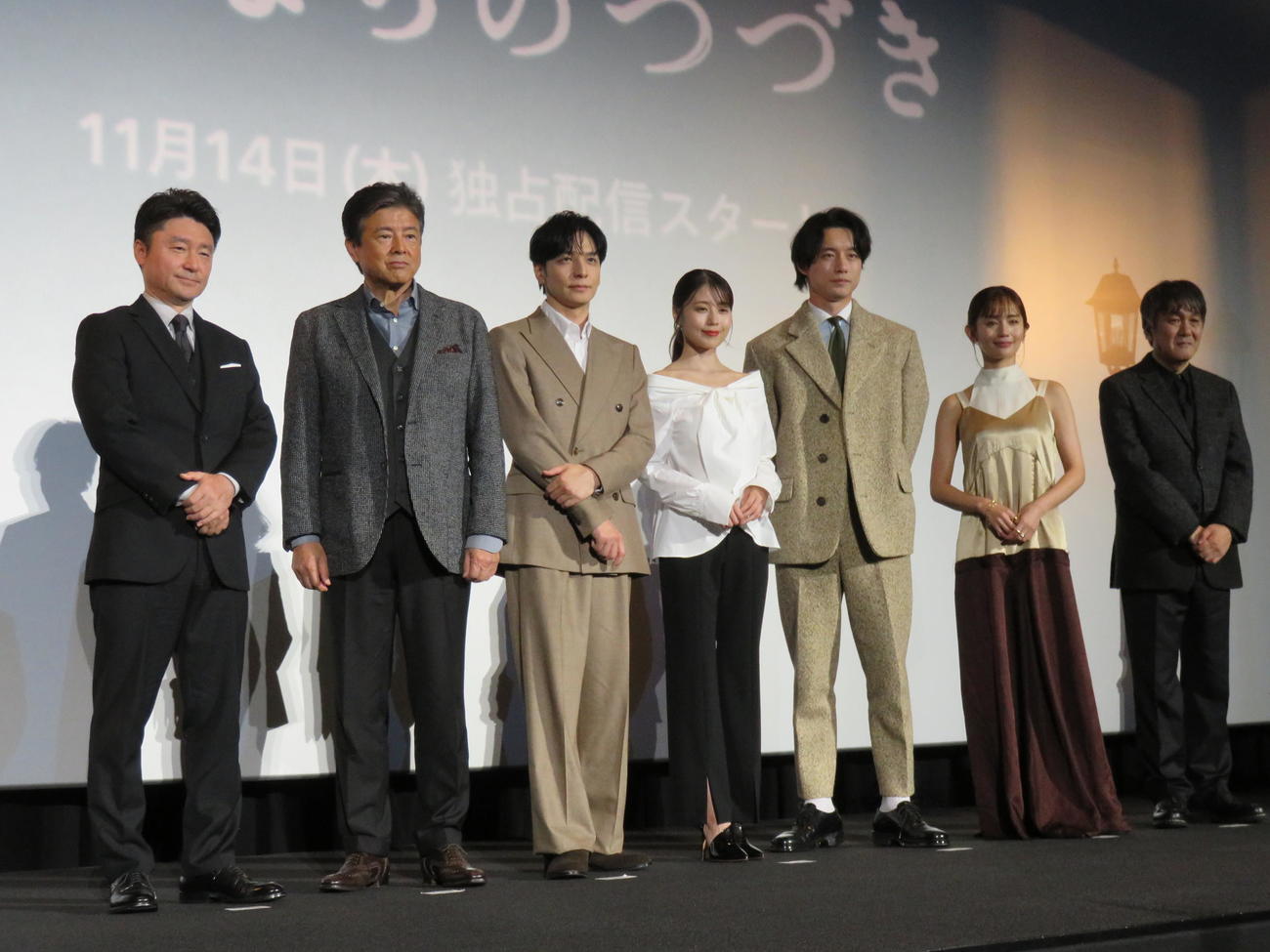 Netflixシリーズ「さよならのつづき」の前夜祭ジャパンプレミアに登壇した、左から黒埼博監督、三浦友和、生田斗真、有村架純、坂口健太郎、中村ゆり、脚本家の岡田恵和