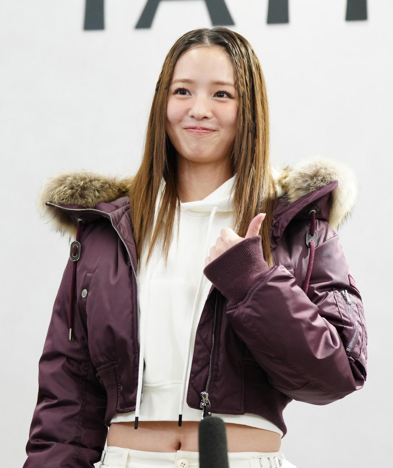 「TATRAS　銀座店」プレビューイベントでフォトコールに臨む横田真悠（撮影・江口和貴）