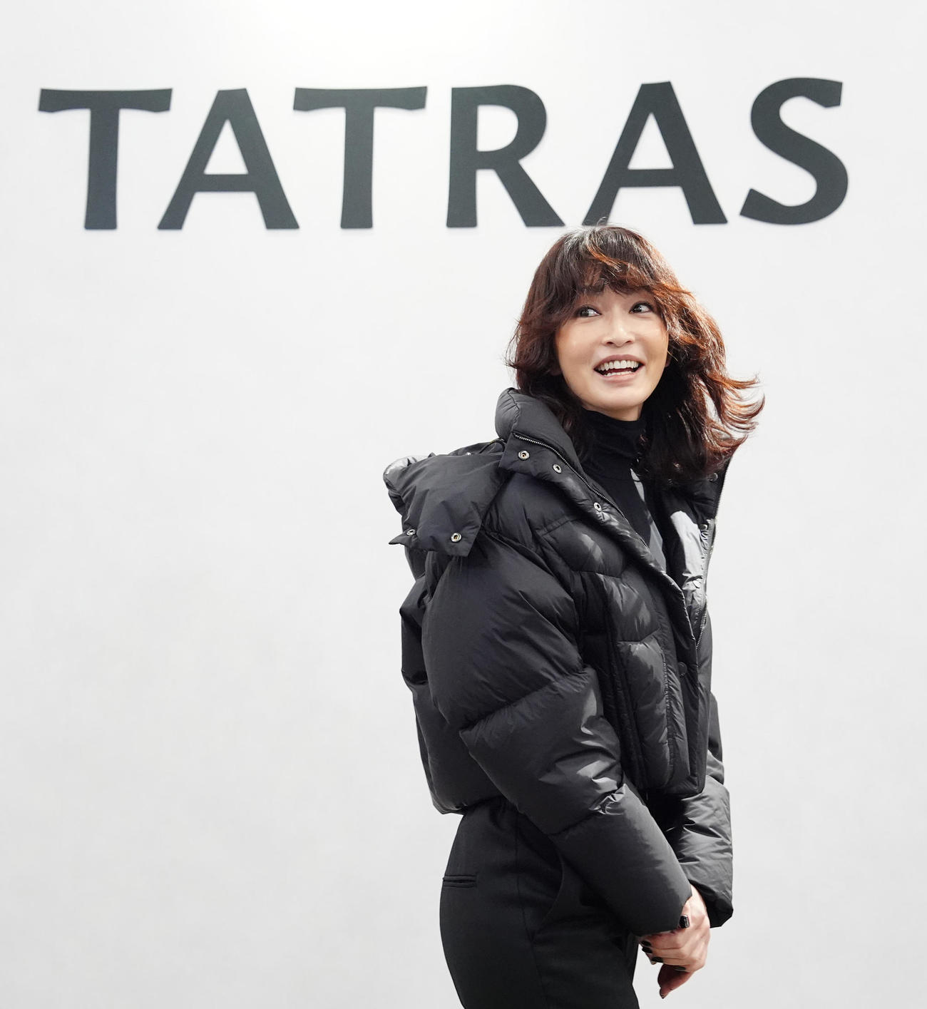 「TATRAS　銀座店」プレビューイベントでフォトコールに臨む長谷川京子（撮影・江口和貴）