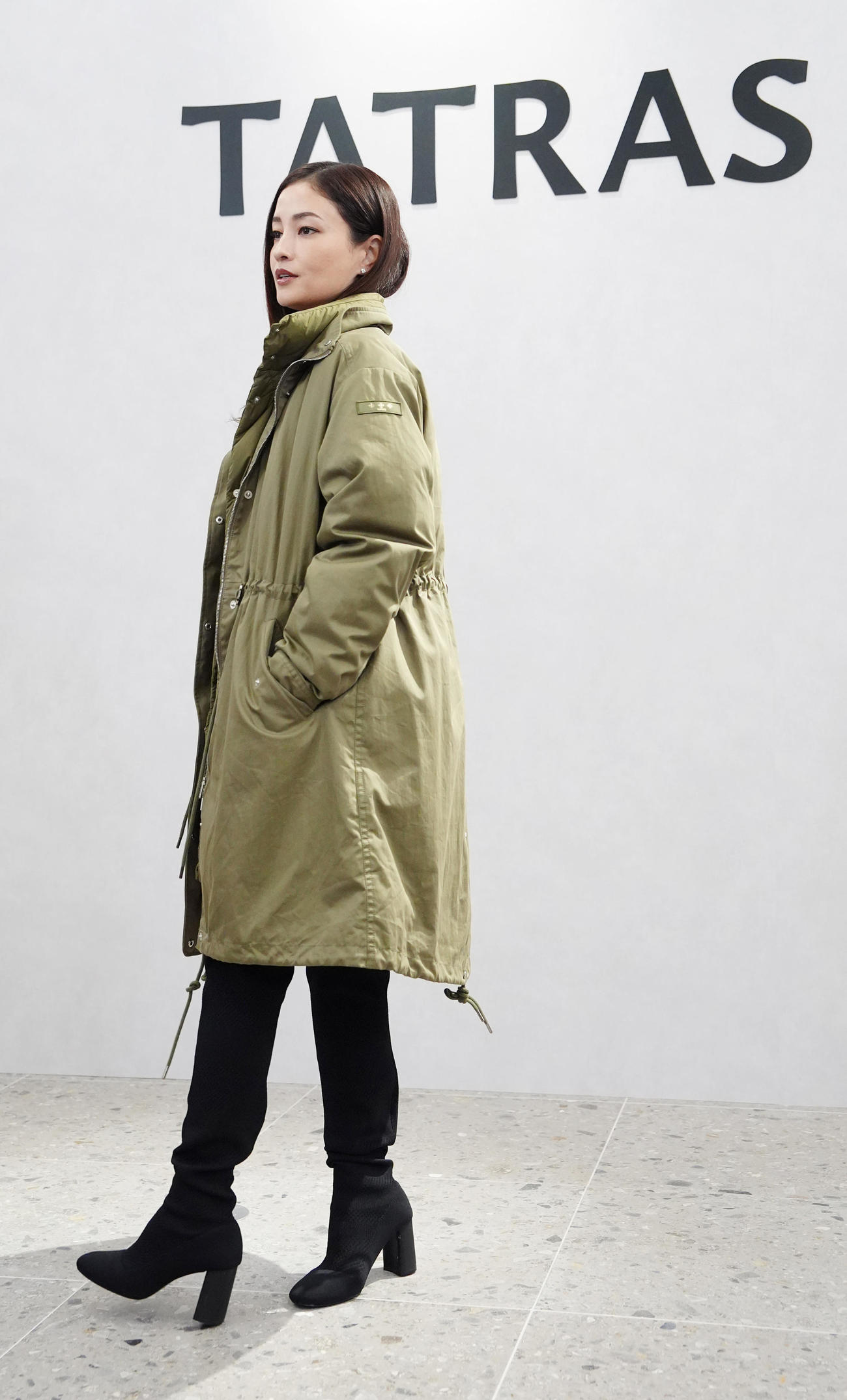 「TATRAS　銀座店」プレビューイベントでフォトコールに臨む黒木メイサ（撮影・江口和貴）