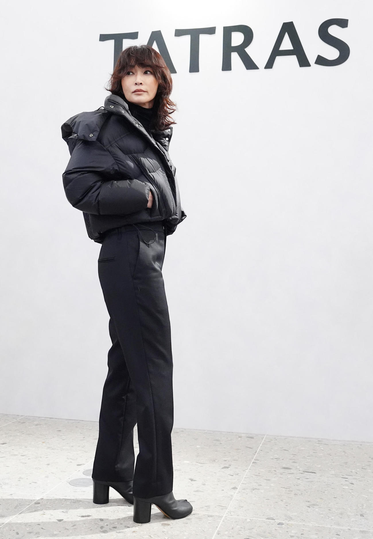 「TATRAS　銀座店」プレビューイベントでフォトコールに臨む長谷川京子（撮影・江口和貴）