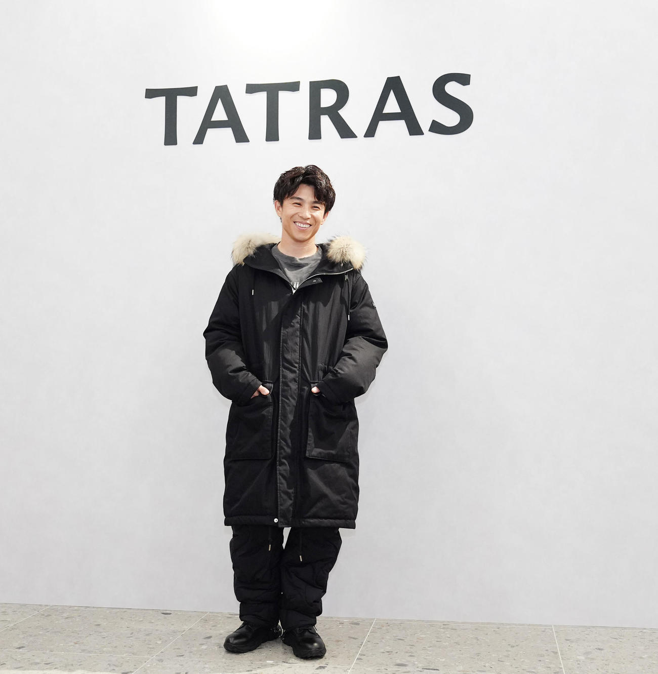 「TATRAS　銀座店」プレビューイベントでフォトコールに臨む中尾明慶（撮影・江口和貴）
