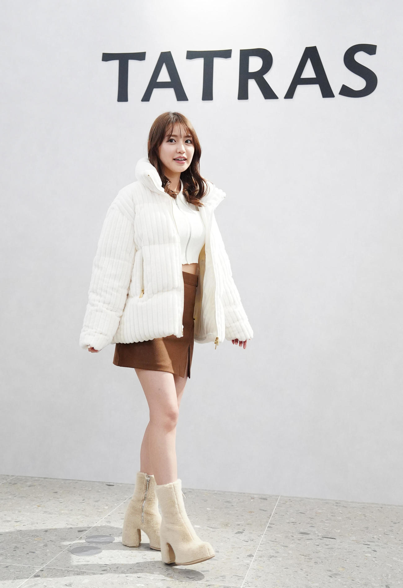 「TATRAS　銀座店」プレビューイベントでフォトコールに臨む香音（撮影・江口和貴）