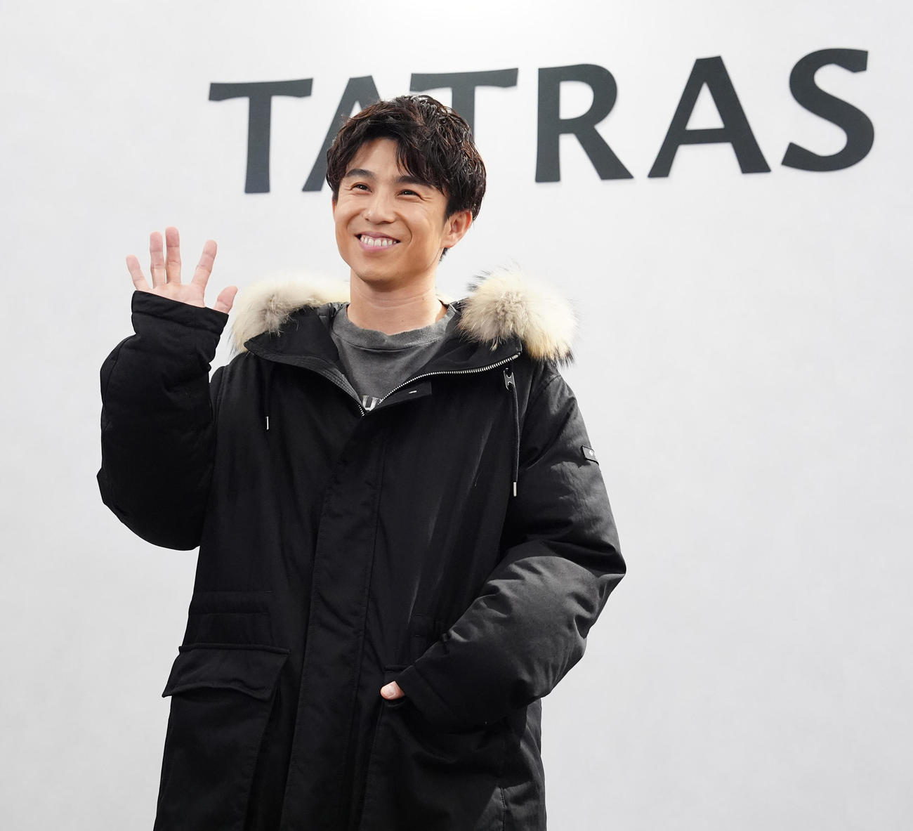 「TATRAS　銀座店」プレビューイベントでフォトコールに臨む中尾明慶（撮影・江口和貴）