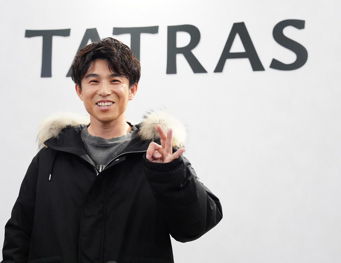 「TATRAS　銀座店」プレビューイベントでフォトコールに臨む中尾明慶（撮影・江口和貴）